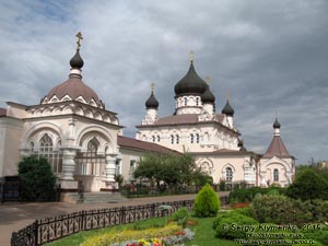 Фото Киева. Покровский женский монастырь. На территории монастиря.