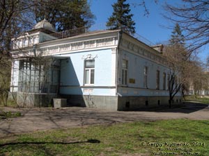 Фото Киева. Бывшая усадьба Октавиана Бельского, в советское время - дача Н. С. Хрущова, ныне - парк ИПАГ АМН Украины. Первый особняк.