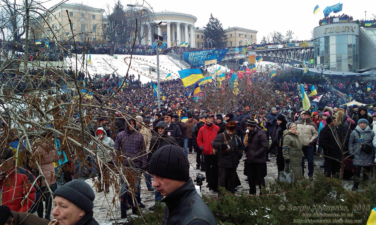 Фото Киева. Площадь Независимости, вид в сторону улицы Институтская, «Марш миллиона». «Евромайдан» 8 декабря 2013 года, около 12:15.