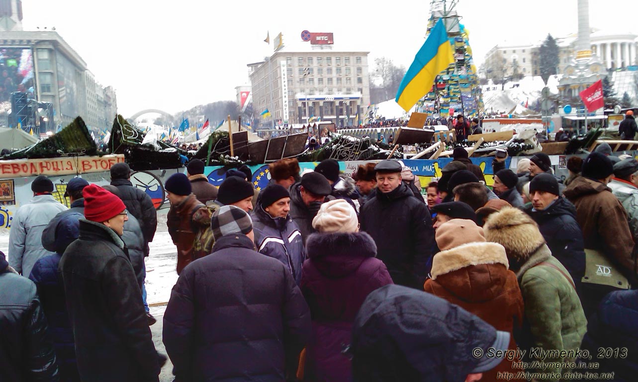 Фото Киева. Крещатик. «Евромайдан» 11 декабря 2013 года, около 10:50.