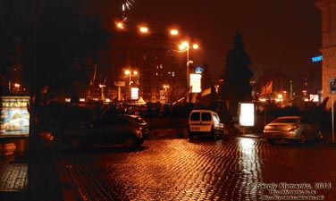 Фото Киева. Крещатик, вид с улицы Городецкого. «Евромайдан» 02 января 2014 года, около 20:35.