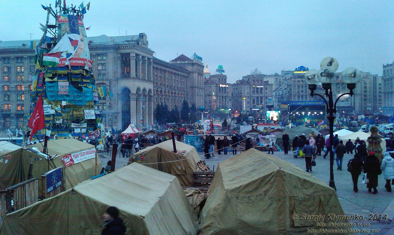 Фото Киева. Площадь Независимости. «Евромайдан» 17 января 2014 года, около 16:05.