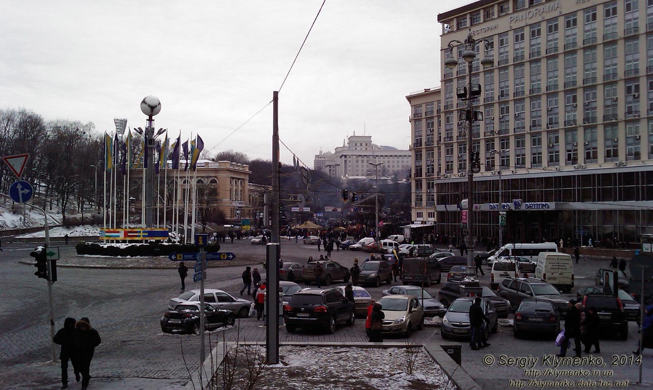 Фото Киева. Европейская площадь и гостиница «Днепр». «Евромайдан» 28 января 2014 года, около 13:20.