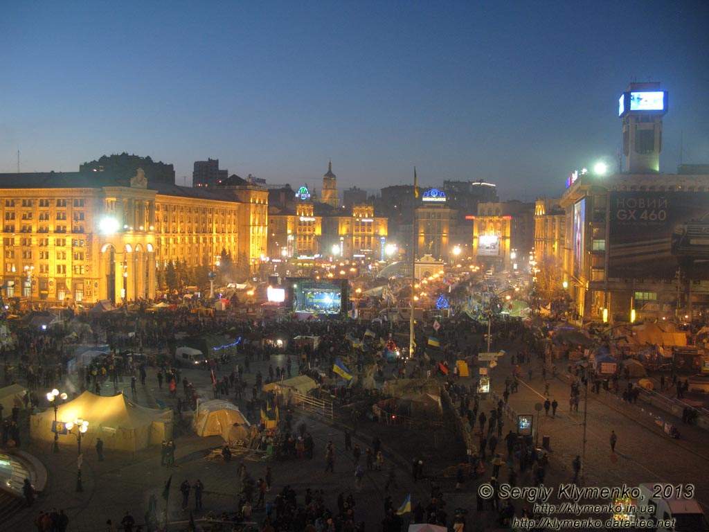 Фото Киева. Площадь Независимости. «Евромайдан» 29 декабря 2013 года, около 16:40.