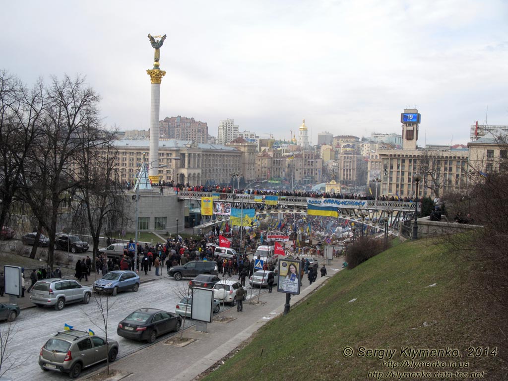 Фото Киева. Площадь Независимости, вид со стороны улицы Институтская. «Евромайдан» 19 января 2014 года, около 12:05.