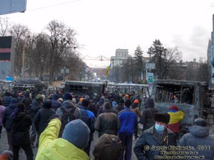 Фото Киева. Столкновения внизу улицы Грушевского. «Евромайдан» 20 января 2014 года, около 14:55.
