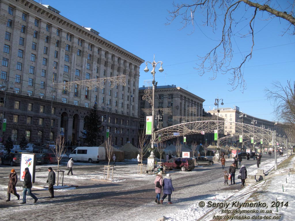 Фото Киева. Крещатик, слева - здание КГГА. «Евромайдан» 2 февраля 2014 года, около 14:10.