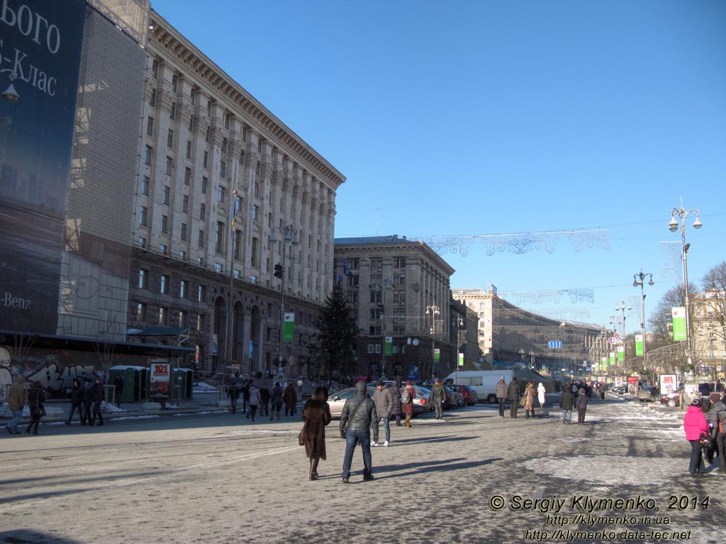 Фото Киева. Крещатик, слева - здание КГГА. «Евромайдан» 2 февраля 2014 года, около 14:15.