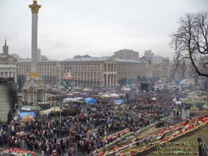 Фото Киева. Площадь Независимости, вид со стороны улицы Институтская. «Евромайдан» 2 марта 2014 года, около 12:35.