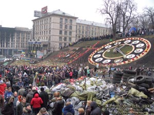 Фото Киева. Цветы в память о «Небесной сотне» на улице Институтская. «Евромайдан» 2 марта 2014 года, около 12:40.