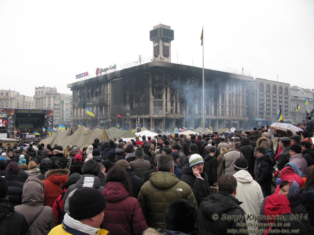 Фото Киева. Площадь Независимости, митинг против военной агрессии России в Крыму. «Евромайдан» 2 марта 2014 года, около 12:50.