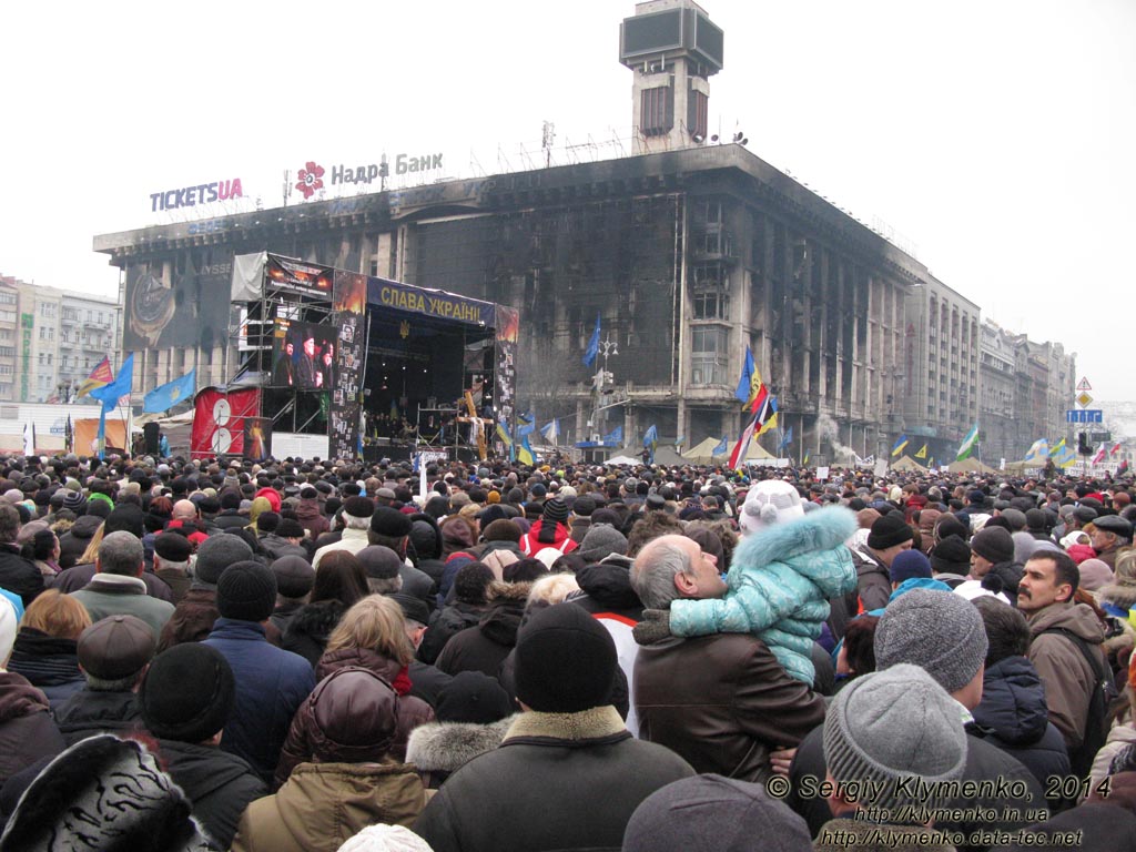 Фото Киева. Площадь Независимости, митинг против военной агрессии России в Крыму. «Евромайдан» 2 марта 2014 года, около 12:55.