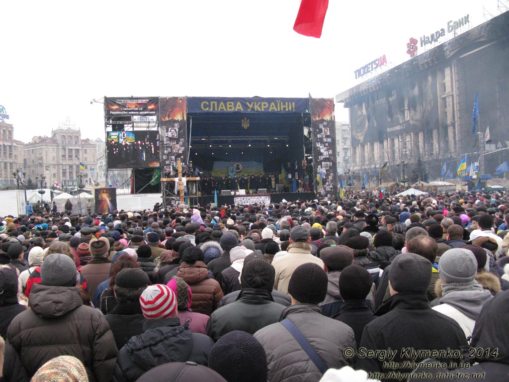 Фото Киева. Площадь Независимости, митинг против военной агрессии России в Крыму. «Евромайдан» 2 марта 2014 года, около 13:00.