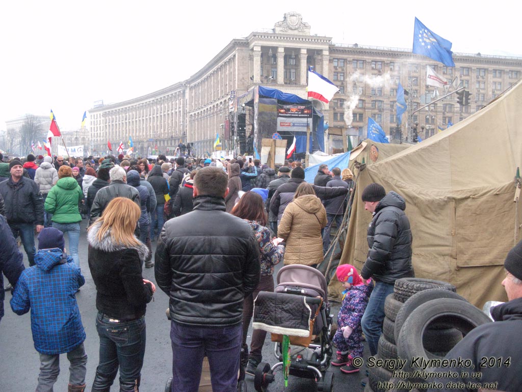 Фото Киева. Площадь Независимости, митинг против военной агрессии России в Крыму. «Евромайдан» 2 марта 2014 года, около 14:05.