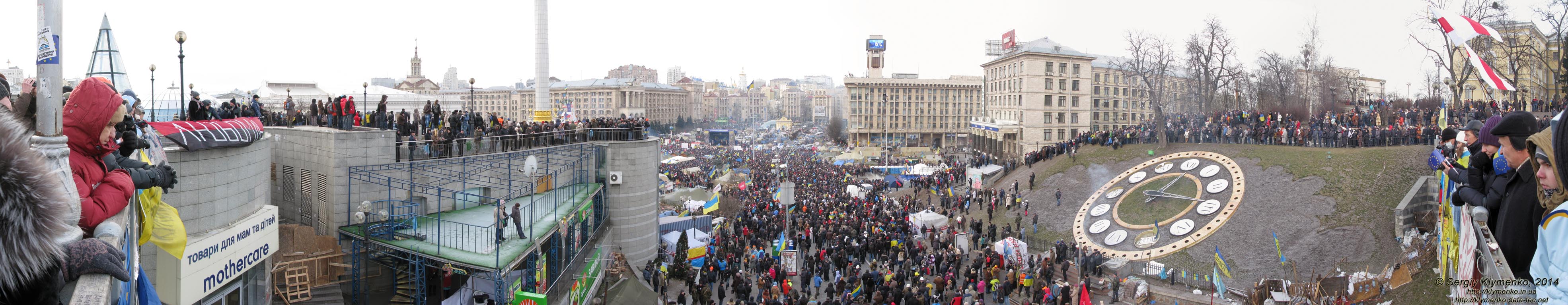 Фото Киева. Площадь Независимости, вид со стороны улицы Институтская (панорама ~180°). «Евромайдан» 19 января 2014 года, около 12:20.