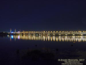 Киев вечерний. Фото. Мост Патона над Днепром. Вид из Наводницкого парка.