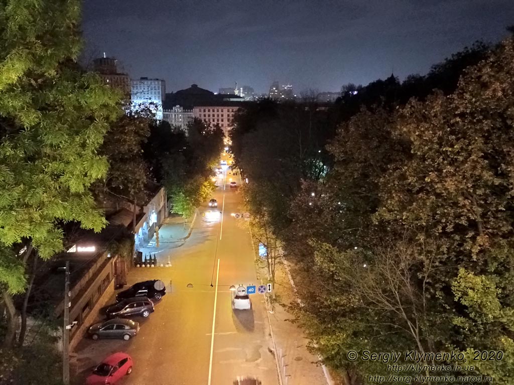 Киев вечерний. Вид на Петровскую аллею с пешеходного Паркового моста.