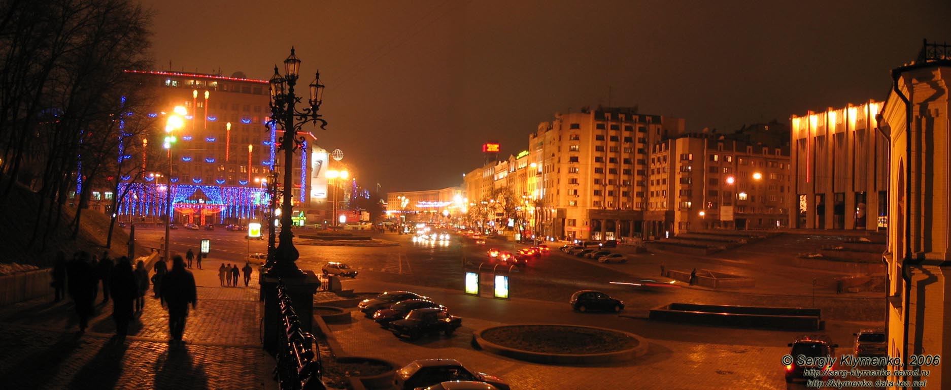 Фото Киева. Европейская площадь и праздничный Крещатик вечером. 2 января 2006 года.
