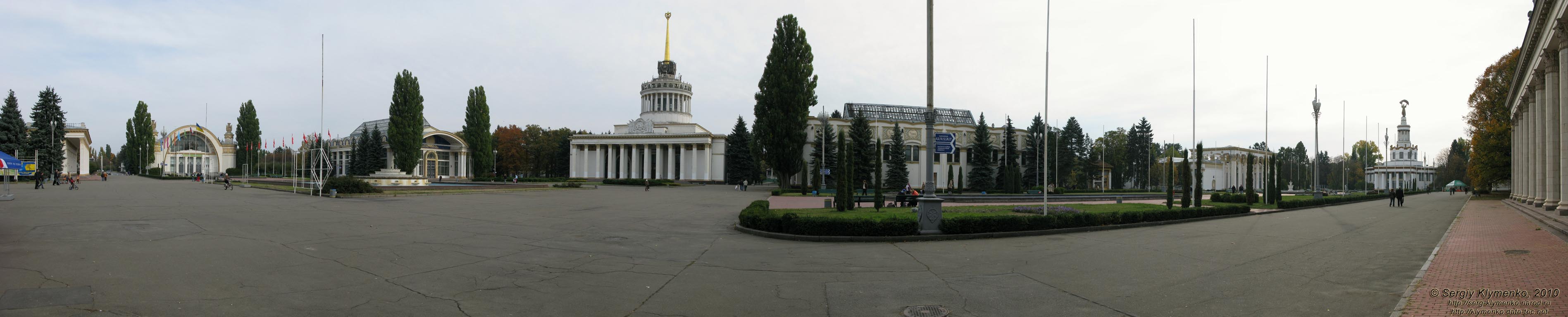 Фото Киева. Национальный комплекс «Экспоцентр Украины». Главная площадь (панорама ~180°).