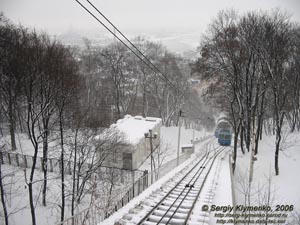 Фото Киева. Фуникулер в движении, вид с верхней станции.