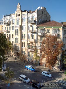 Фото Киева. Вид на улицу Ярославов Вал с обзорной площадки на Золотых Воротах.
