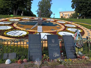 Фото Киева. Аллея Героев Небесной Сотни. Временный мемориал в честь героев «Небесной Сотни».