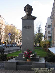 Фото Киева. Памятник М. П. Драгоманову.