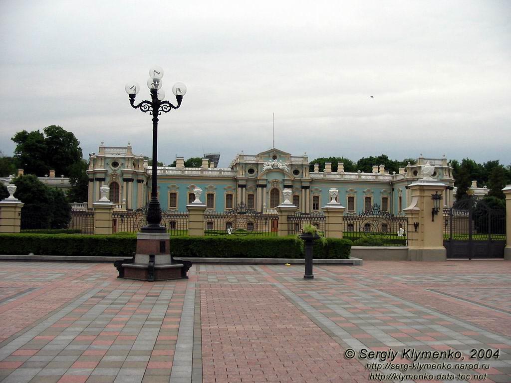 Фото Киева. Площадь перед юго-восточным фасадом Мариинского дворца.