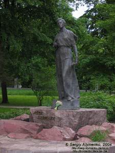 Фото Киева. Городской парк. Леси Украинки парковая скульптура.