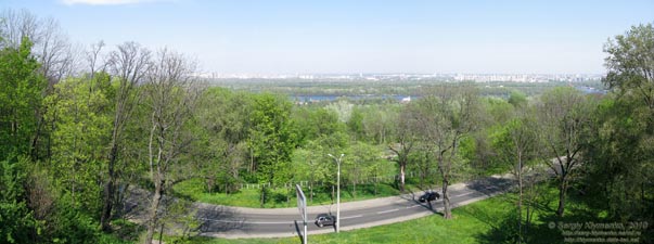 Фото Киева. Панорама (~90°) части Левобережья с Печерских круч (со смотровой площадки возле Мариинского дворца).