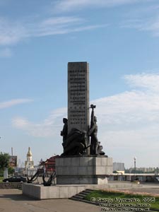 Фото Киева. Памятник морякам Днепровской военной флотилии.