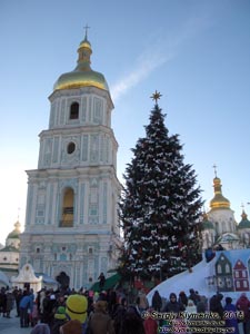 Фото Киева. Софиевская площадь. Колокольня, Собор Святой Софии и Рождественская ёлка 2015 года.