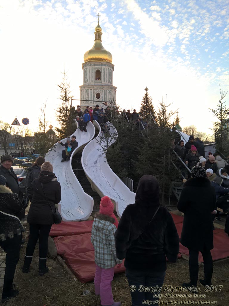 Фото Киева. Софиевская площадь на Новогодние праздники 2017 года.