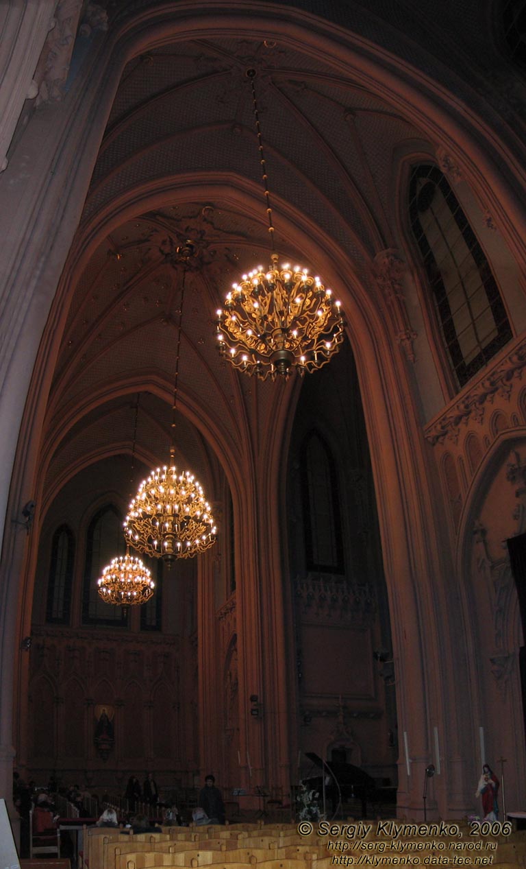 Фото Киева. Большой органный зал Национального дома органной и камерной музыки Украины. Вид на левый трансепт.