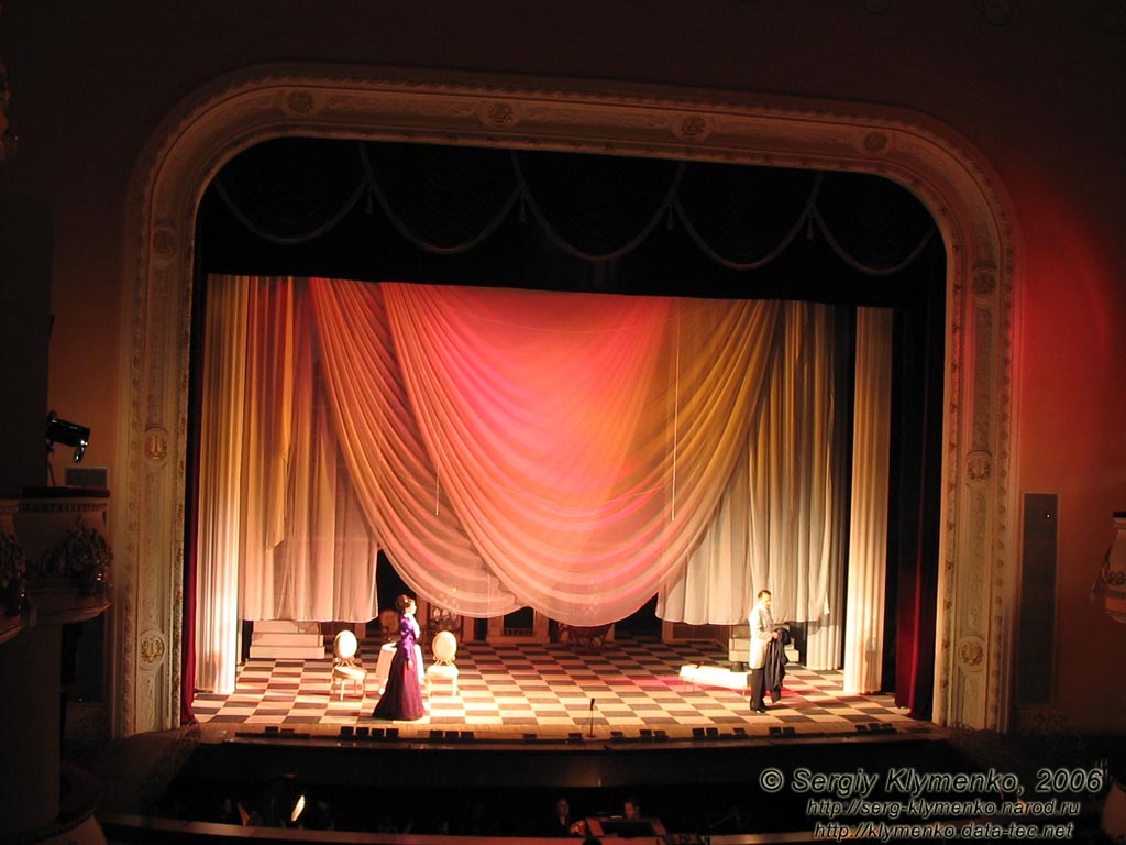 Фото Киева. Киевский государственный академический Театр оперетты. Сцены из постановки «Моя прекрасная леди».