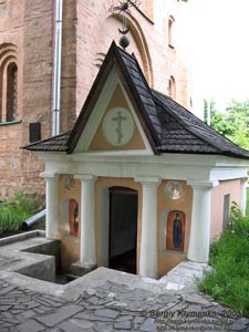 Фото Киева. Выдубицкий монастырь, часовня церкви архистратига Михаила.