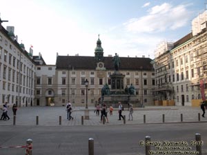 Вена (Vienna), Австрия (Austria). Фото. Площадь In der Burg (Innerer Burghof, Hofburg Wien). Памятник Кайзеру Францу (Kaiser-Franz-Denkmal).