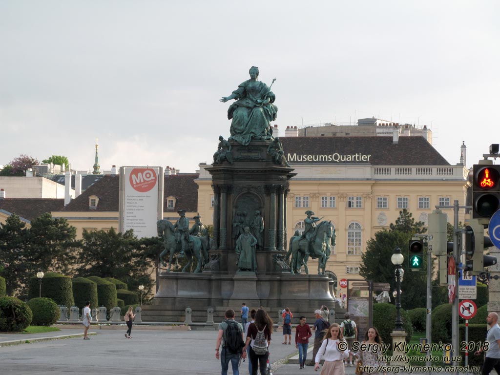 Вена (Vienna), Австрия (Austria). Фото. Площадь Марии Терезии (Maria-Theresien-Platz). Памятник Марии Терезии (Maria-Theresien-Denkmal).