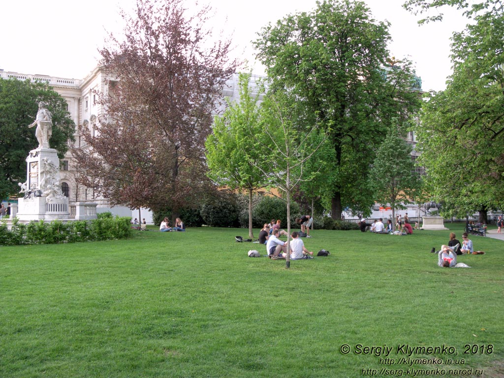 Вена (Vienna), Австрия (Austria). Фото. Городской сад (Burggarten in Wien). Памятник Моцарту (Mozartdenkmal).