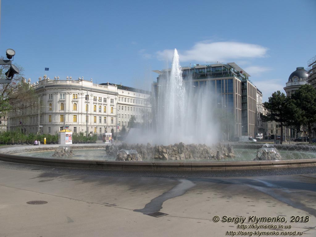 Вена (Vienna), Австрия (Austria). Фото. На Schwarzenbergplatz. Фонтан «Высокая струя» (Hochstrahlbrunnen).