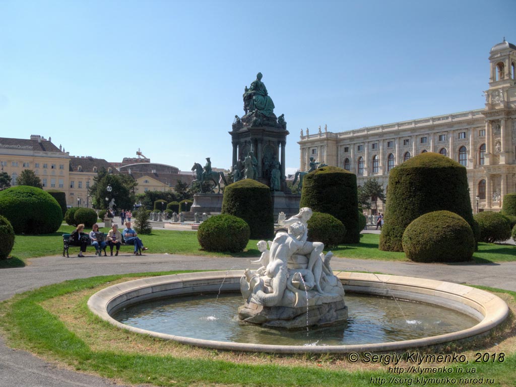 Вена (Vienna), Австрия (Austria). Фото. Площадь Марии Терезии (Maria-Theresien-Platz). Фонтан Тритона и Наяды (Tritonen- und Najadenbrunnen in Wien) и памятник Марии Терезии (Maria-Theresien-Denkmal).