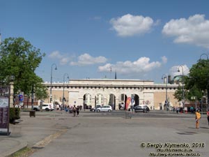 Вена (Vienna), Австрия (Austria). Фото. Площадь Марии Терезии (Maria-Theresien-Platz). Вид на Внешние крепостные ворота (Äußeres Burgtor).