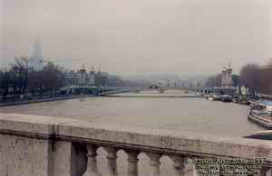 Париж. Вид с моста "de la Concorde" на Сену и мост Александра III.
