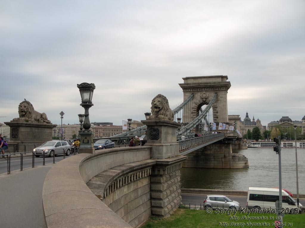 Будапешт (Budapest), Венгрия (Magyarország). Фото. Цепной мост, или мост Сеченьи (Széchenyi lánchíd). Вид от Буды (с правого берега Дуная).