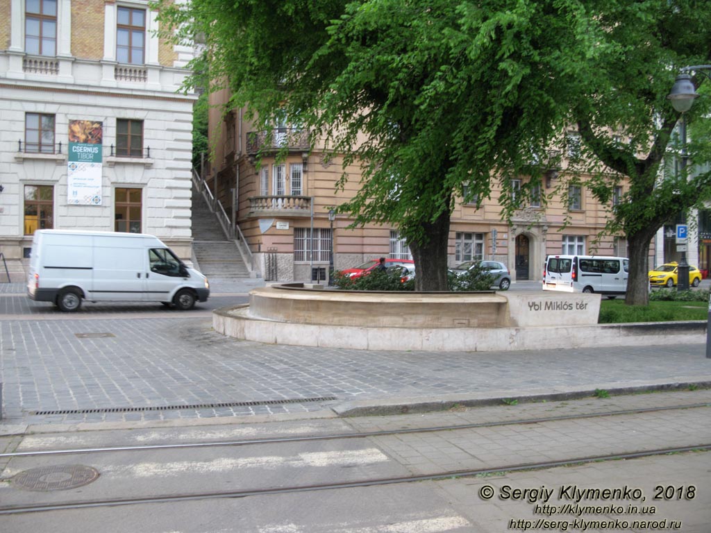 Будапешт (Budapest), Венгрия (Magyarország). Фото. На площади Миклоша Ибля (Ybl Miklós tér).