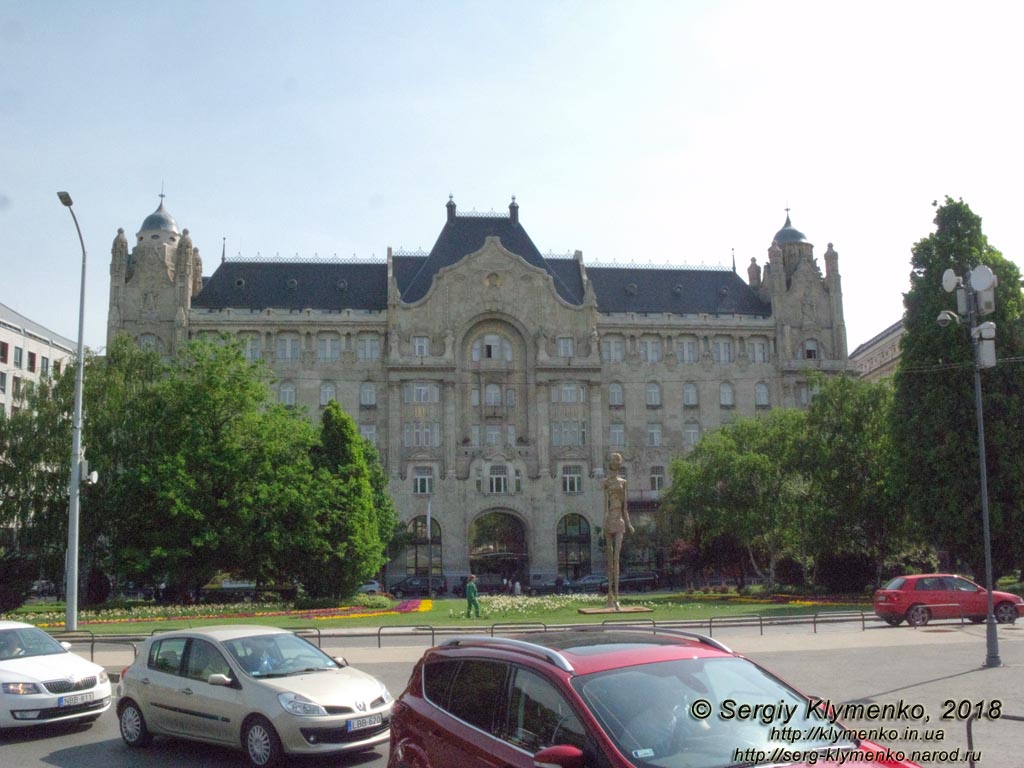 Будапешт (Budapest), Венгрия (Magyarország). Фото. Вид на площадь Иштвана Сеченьи (Széchenyi István tér) и отель «Дворец Грешем» (Gresham-palota) с Цепного моста (Széchenyi lánchíd).