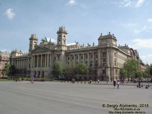 Будапешт (Budapest), Венгрия (Magyarország). Фото. Площадь Лайоша Кошута (Kossuth Lajos tér). Дворец правосудия (Igazságügyi palota).