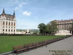 Будапешт (Budapest), Венгрия (Magyarország). Фото. онумент Лайошу Кошуту (Kossuth Lajos szobra) на площади Лайоша Кошута (Kossuth Lajos tér).