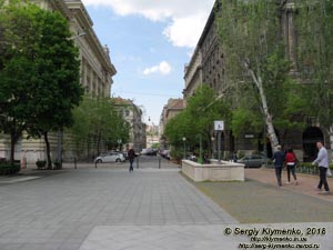 Будапешт (Budapest), Венгрия (Magyarország). Фото. Площадь Свободы (Szabadság tér). Вид вдоль улицы Zoltán (Zoltán u.) в сторону Дуная и Буды.