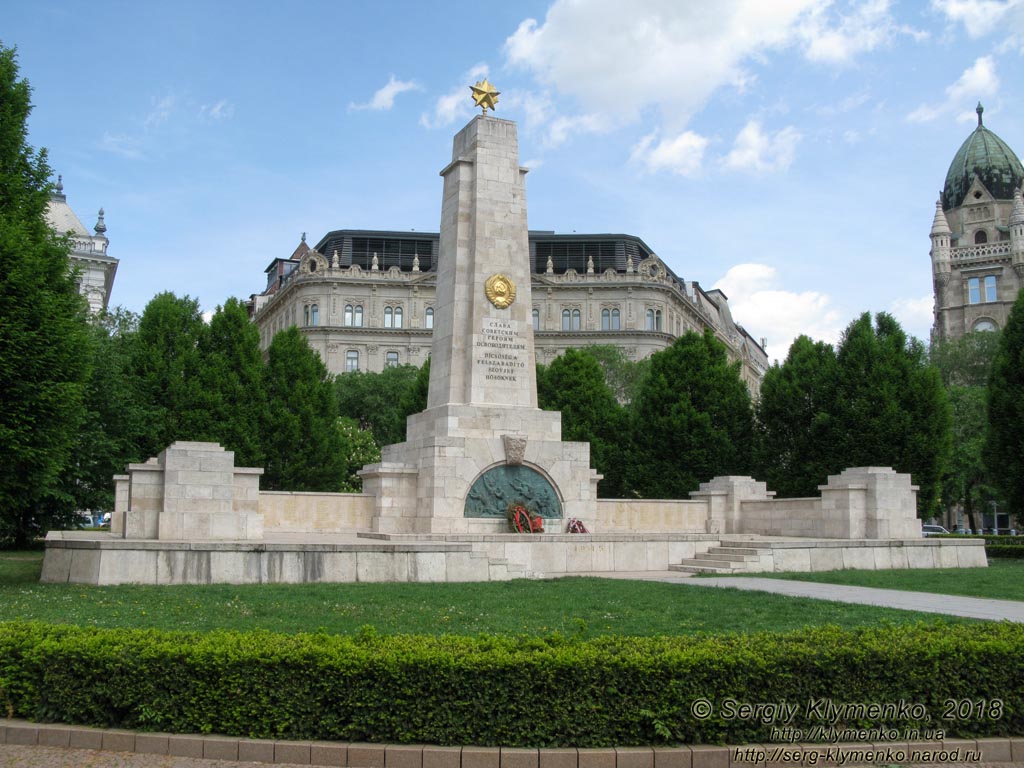 Будапешт (Budapest), Венгрия (Magyarország). Фото. Площадь Свободы (Szabadság tér). Монумент советским воинам (Szovjet hősi emlékmű).